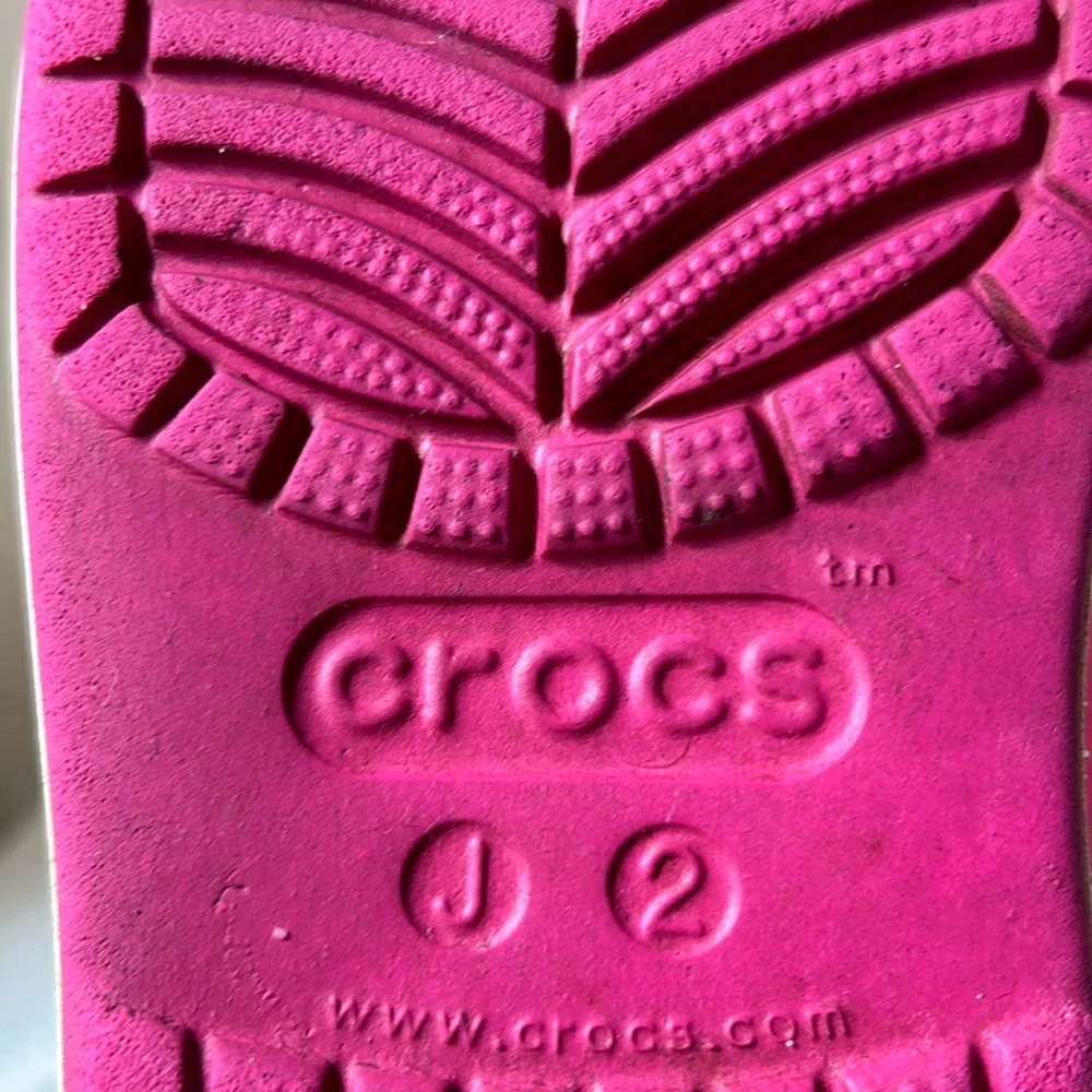𝅺Crocs kids slip in sandal w/ back strap rubber shoe size 2 pink white